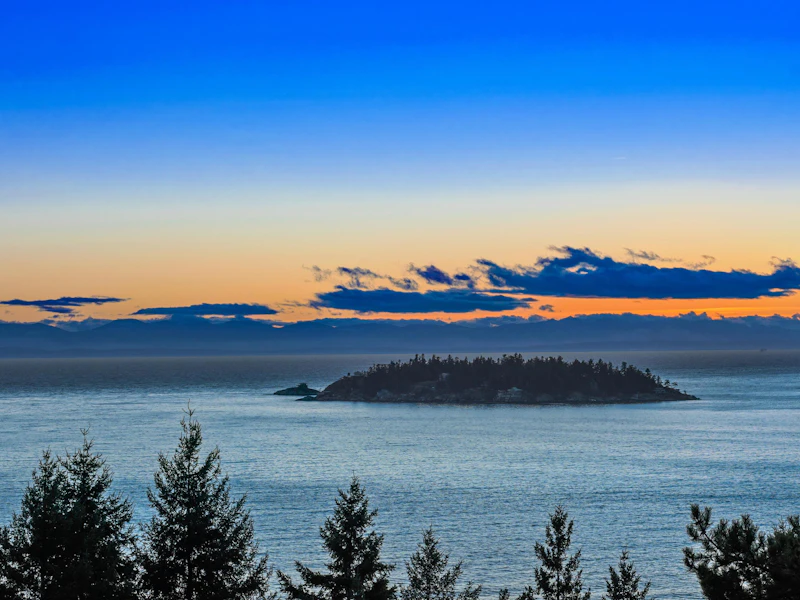 5950 Falcon Road, West Vancouver BC V7W 1W6
