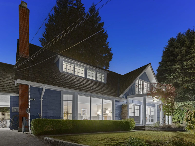 596 Blueridge Avenue, North Vancouver BC V7R 2J2