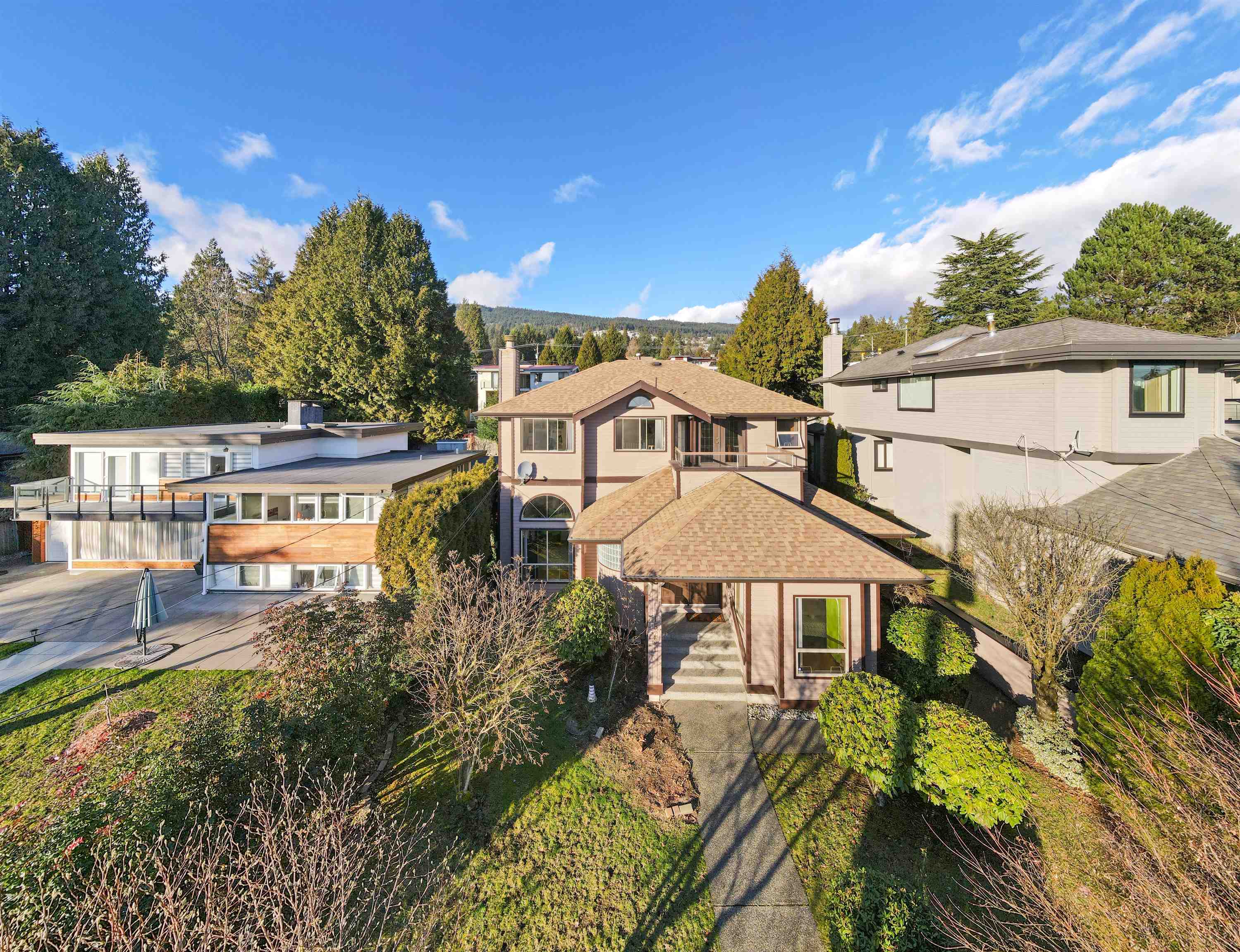 1523 Lawson Avenue, West Vancouver, BC, V7V 2C8
