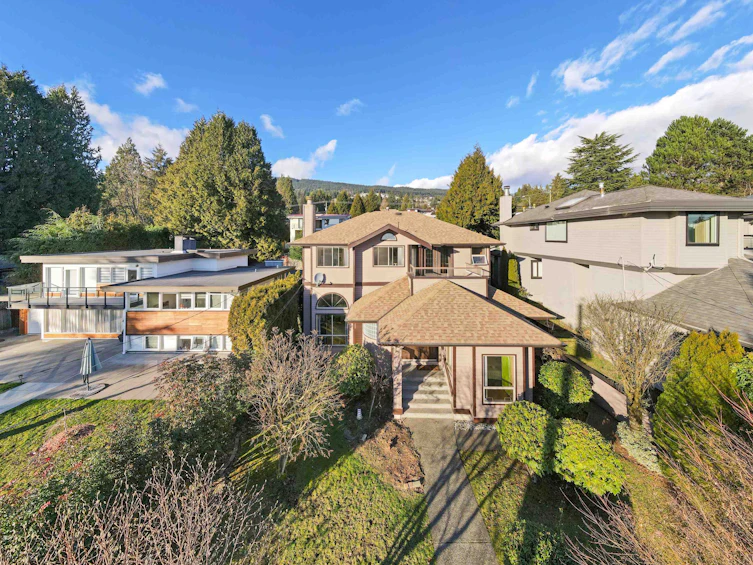 1523 Lawson Avenue, West Vancouver, BC, V7V 2C8