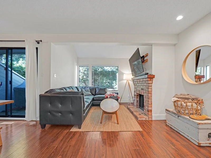 15847 Alder Place, Surrey BC V4A 5J1