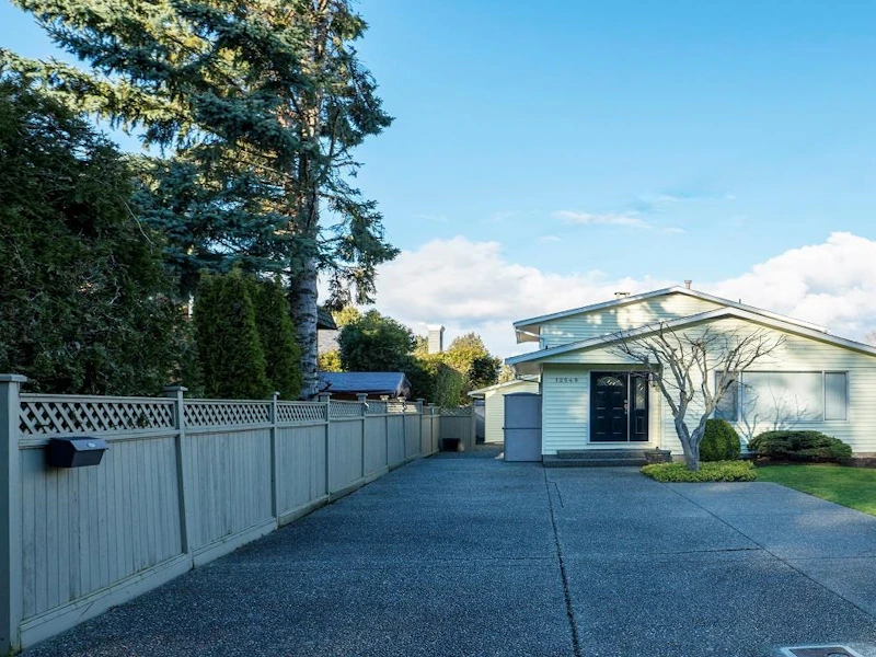 12549 25th Avenue, Surrey BC V4A 2K2