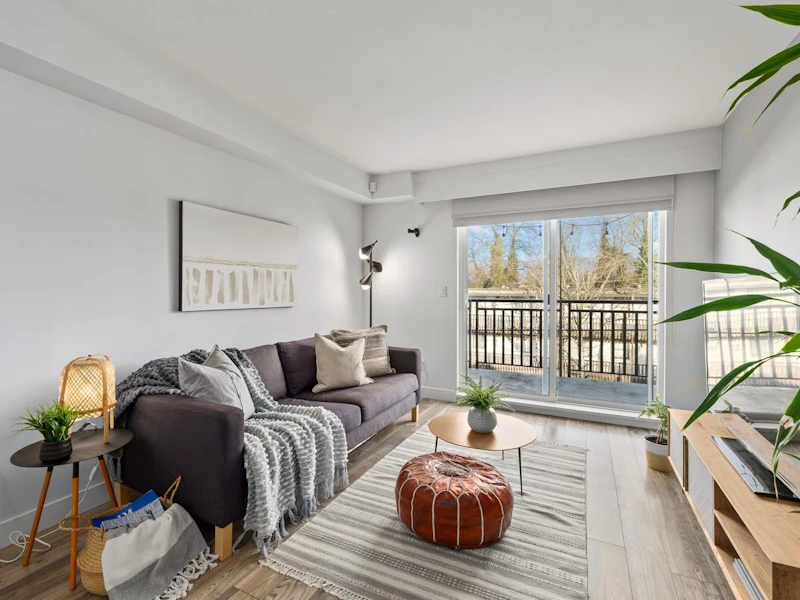 301 - 1533 E 8th Avenue, Vancouver BC V5N 0A4