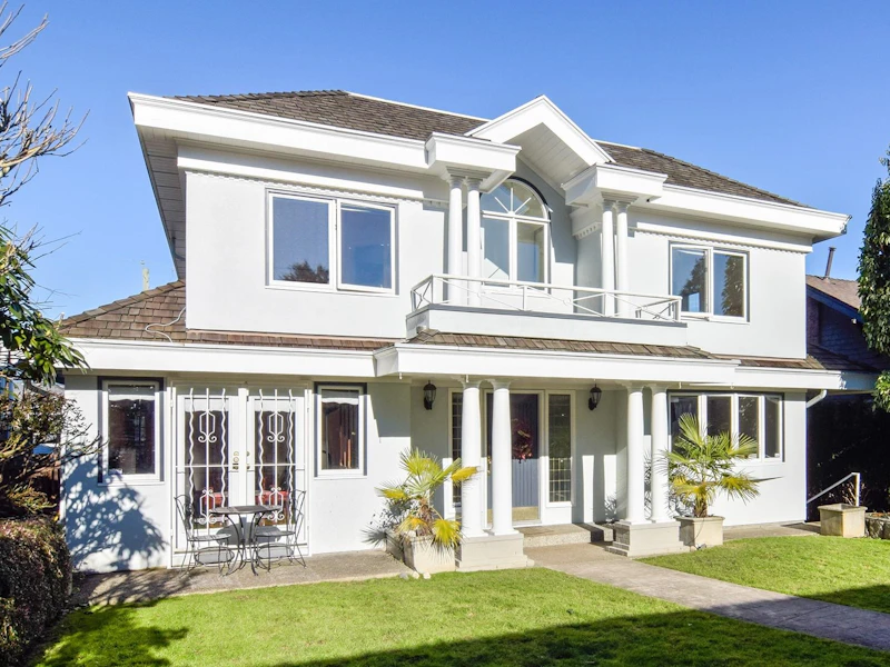 3883 W 12th Avenue, Vancouver BC V6R 2N9