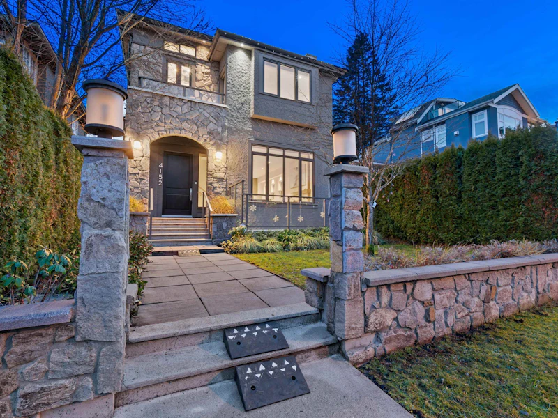 4152 W 11th Avenue, Vancouver BC V6R 2L6