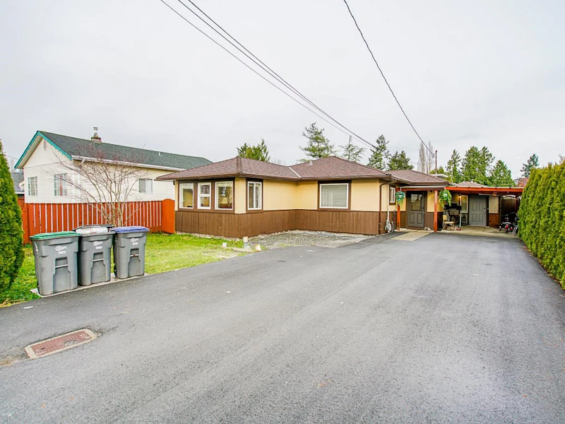 12705 114a Avenue, Surrey BC V3V 3P3