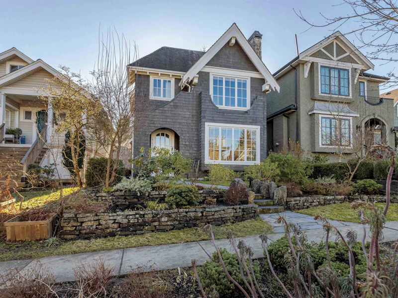 4238 W 11th Avenue, Vancouver BC V6R 2L7