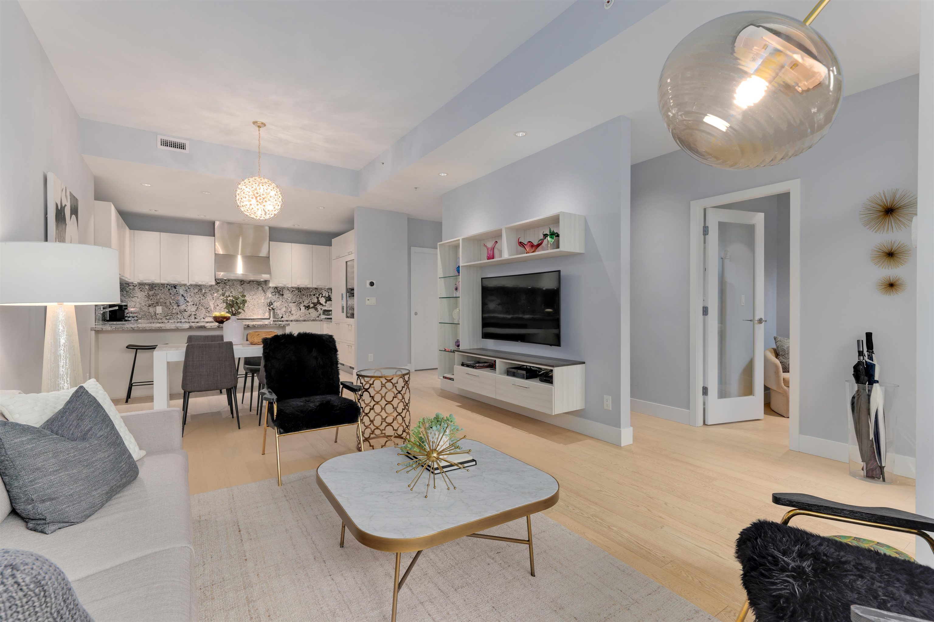 TH2-2122 W 15th Avenue, Vancouver, BC, V6K 2Y4