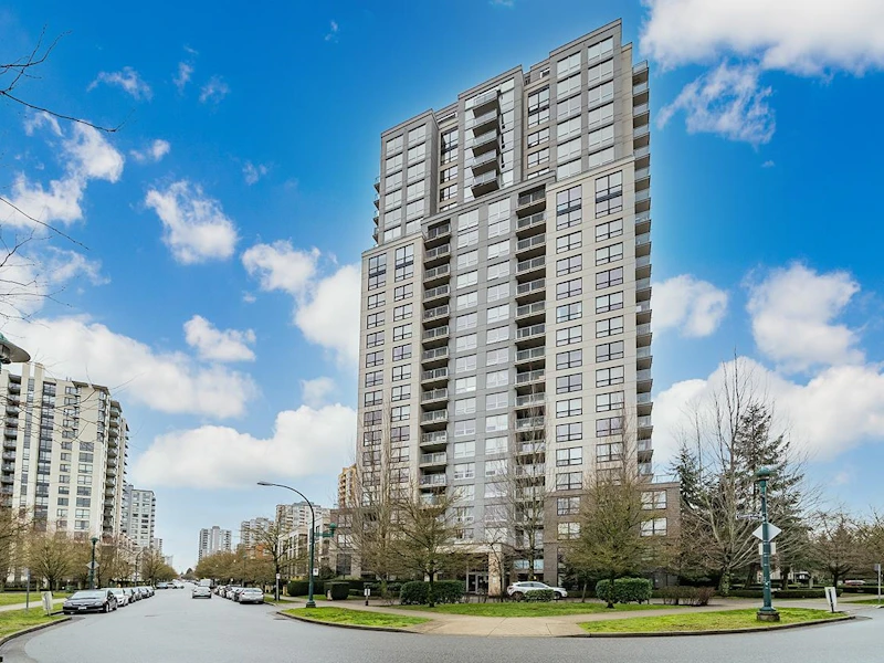 809 - 3663 Crowley Drive, Vancouver BC V5R 6H4