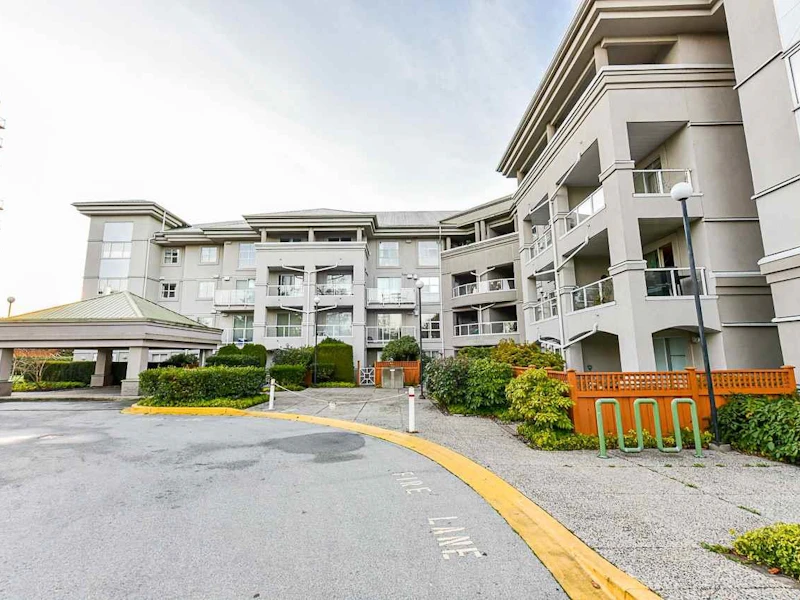 211 - 10533 University Drive, Surrey BC V3T 5T7