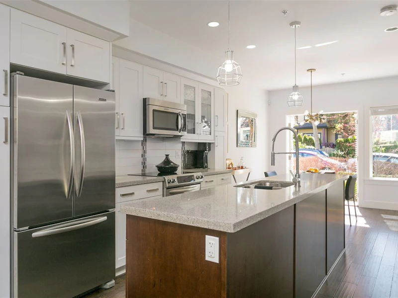 1785 Napier Street, Vancouver BC V5L 2N1