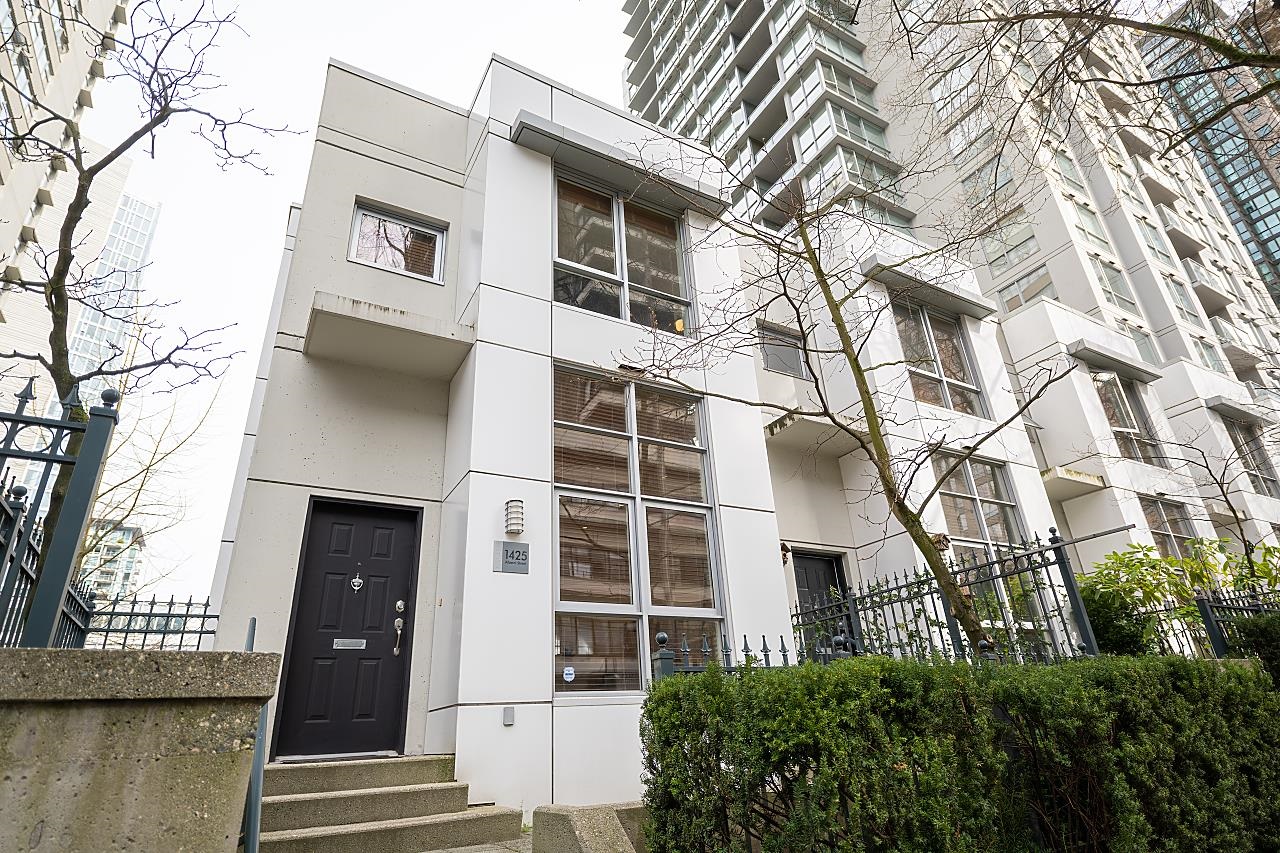 1425 Alberni Street, Vancouver, BC, V6G 3K6