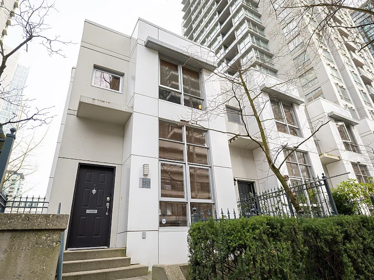 1425 Alberni Street, Vancouver, BC, V6G 3K6
