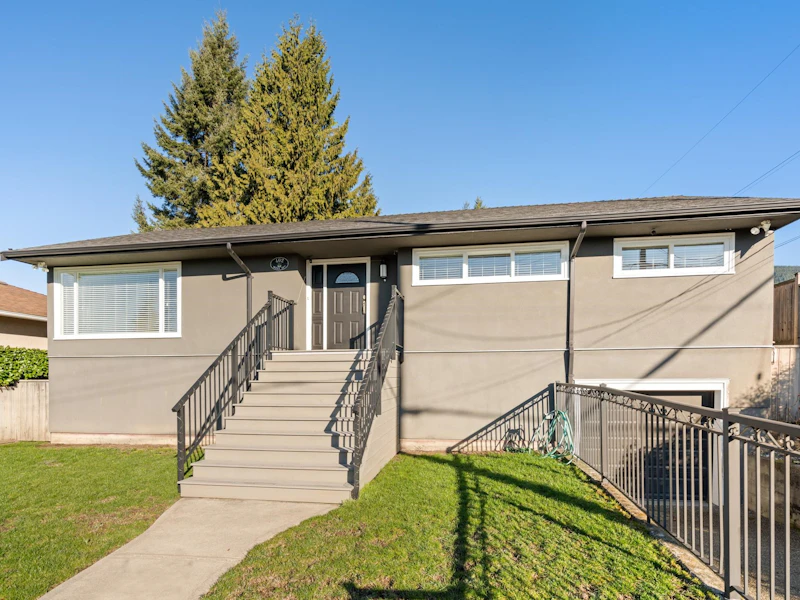 402 W 28th Street, North Vancouver BC V7N 2J3