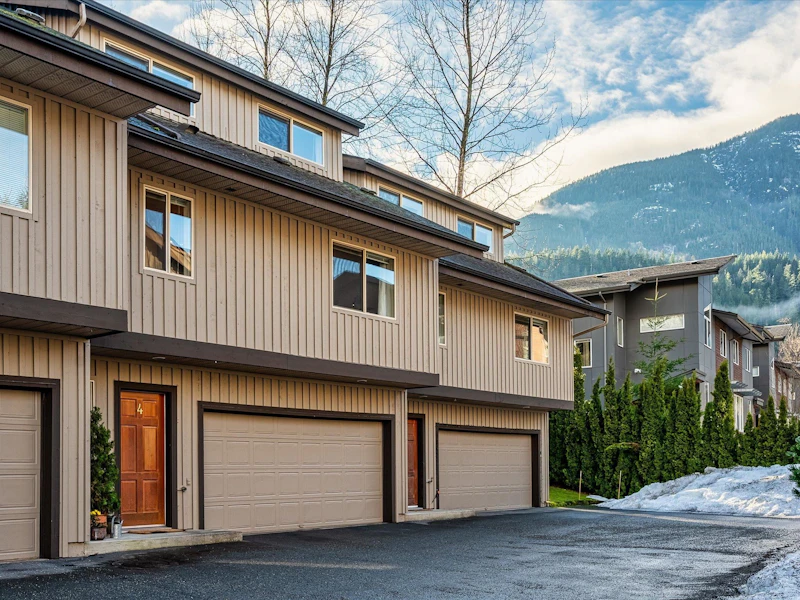 4 - 1158 Carmel Place, Squamish BC V0N 0A4