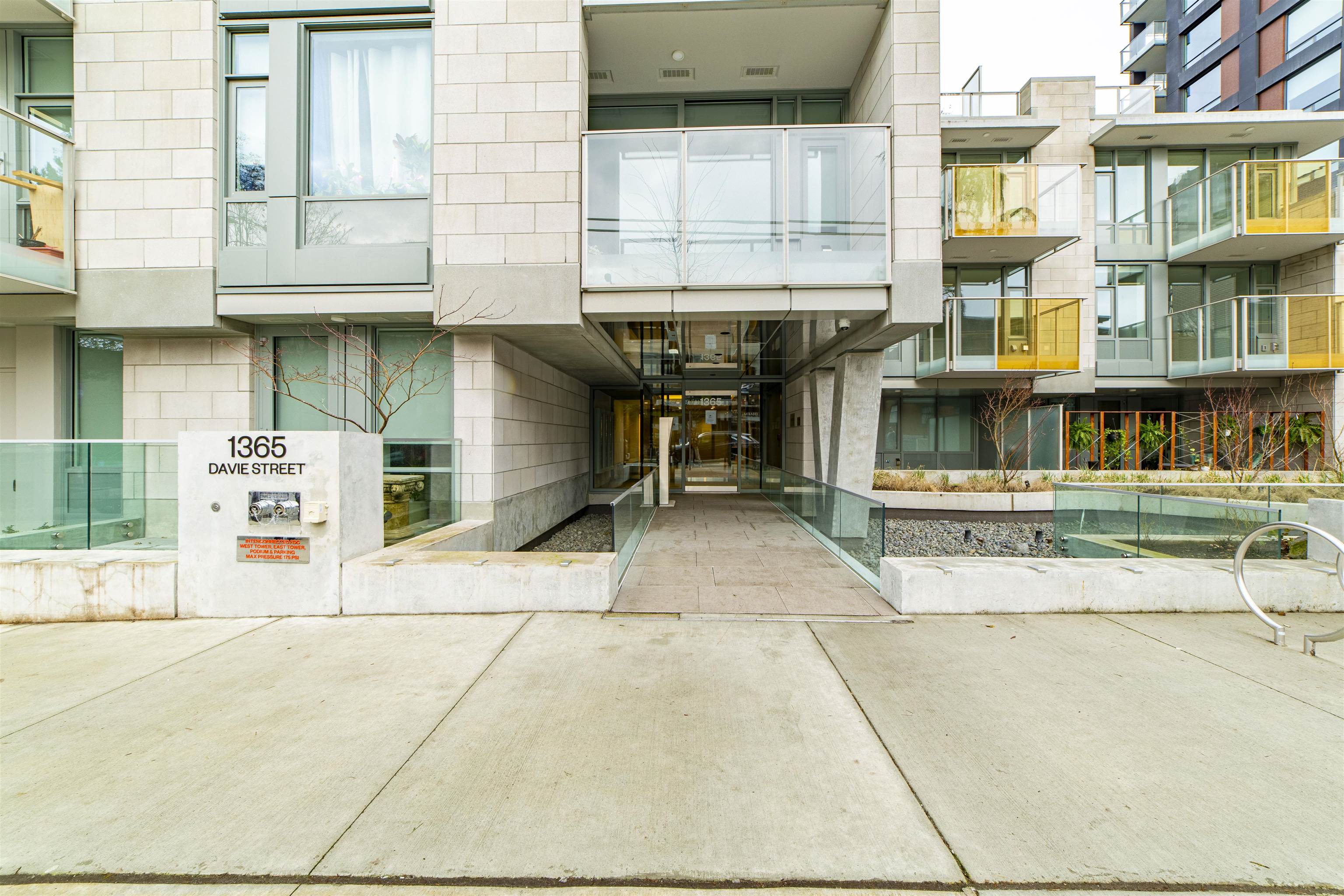 402-1365 Davie Street, Vancouver, BC, V6E 1N5