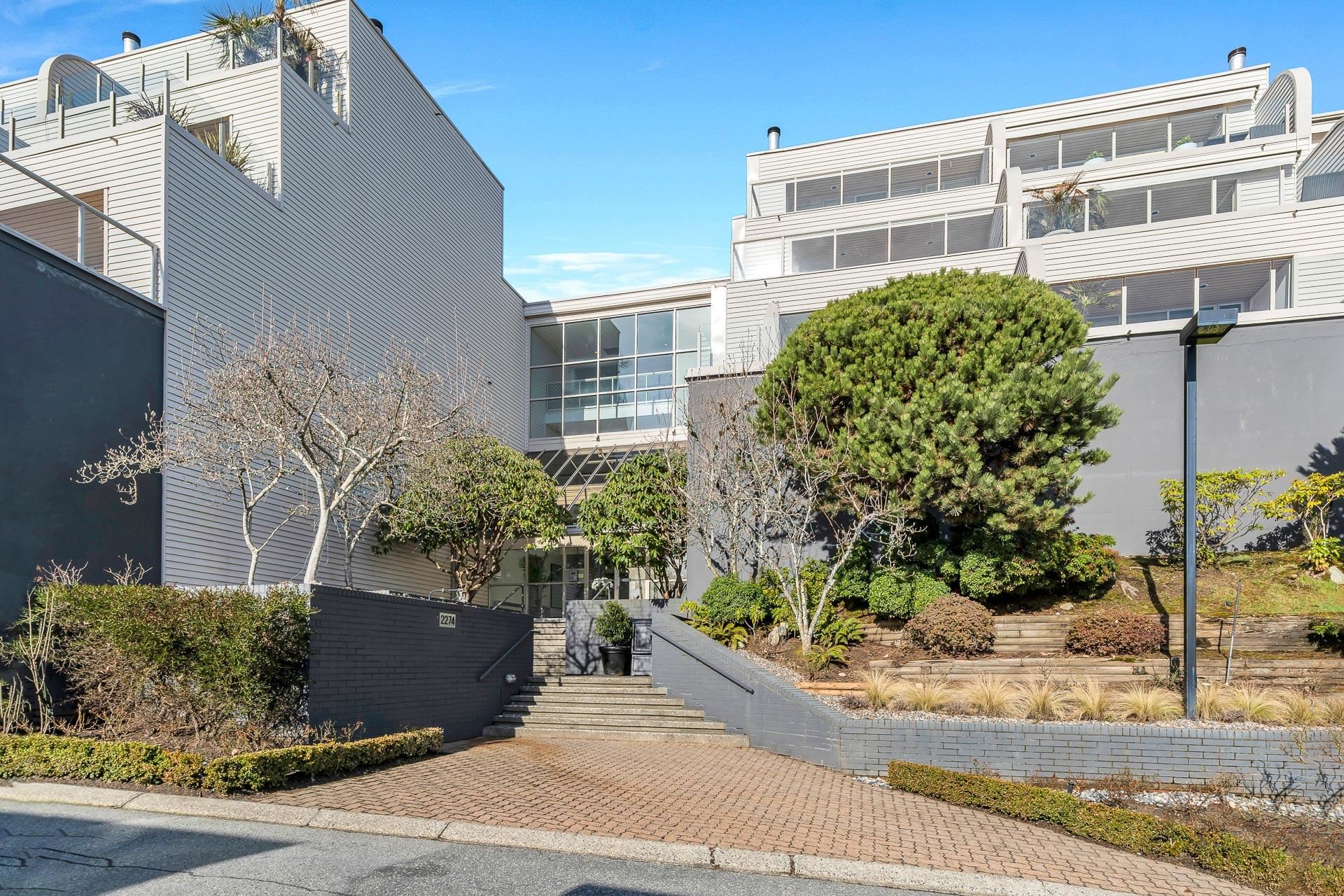 205-2274 Folkestone Way, West Vancouver, BC, V7S 2X7