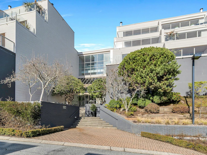 205 - 2274 Folkestone Way, West Vancouver BC V7S 2X7
