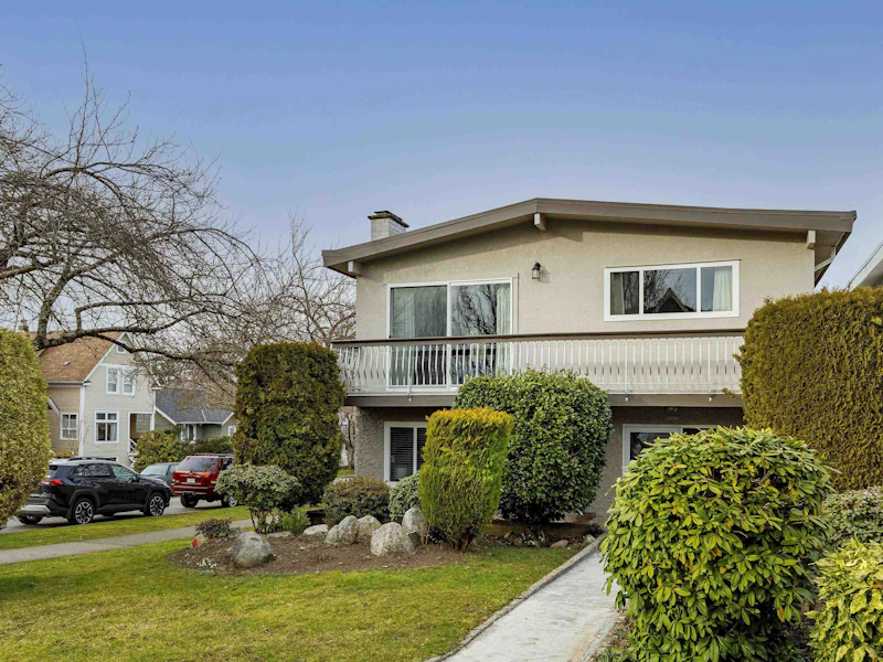 905 E 28th Avenue, Vancouver BC V5V 2P3