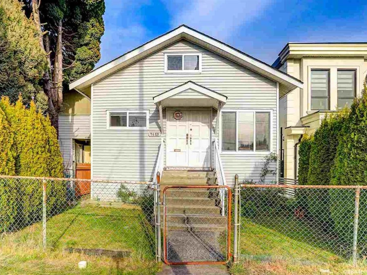 7452 Main Street, Vancouver, BC, V5X 3J8