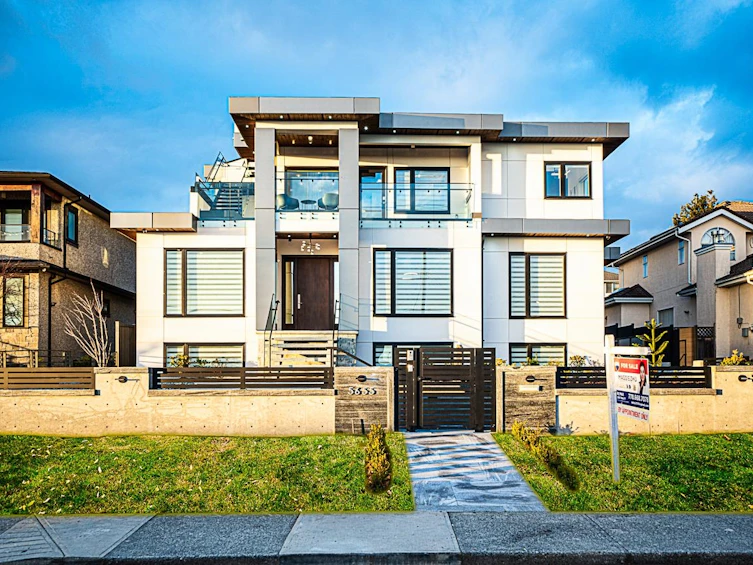 5655 Portland Street, Burnaby, BC, V5J 2R7