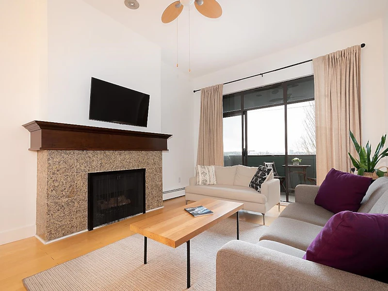 307 - 1516 Charles Street, Vancouver BC V5L 2T1