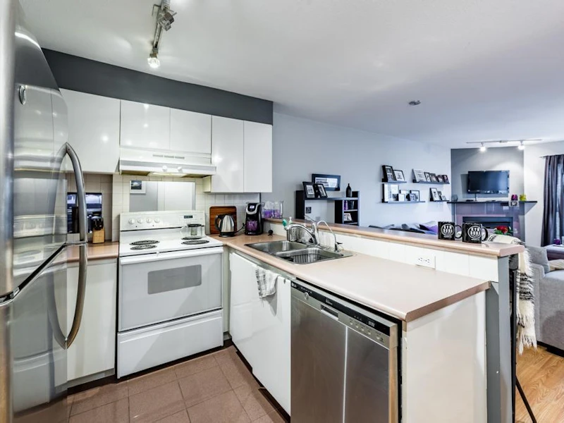 103 - 1195 W 8th Avenue, Vancouver BC V6H 1C5