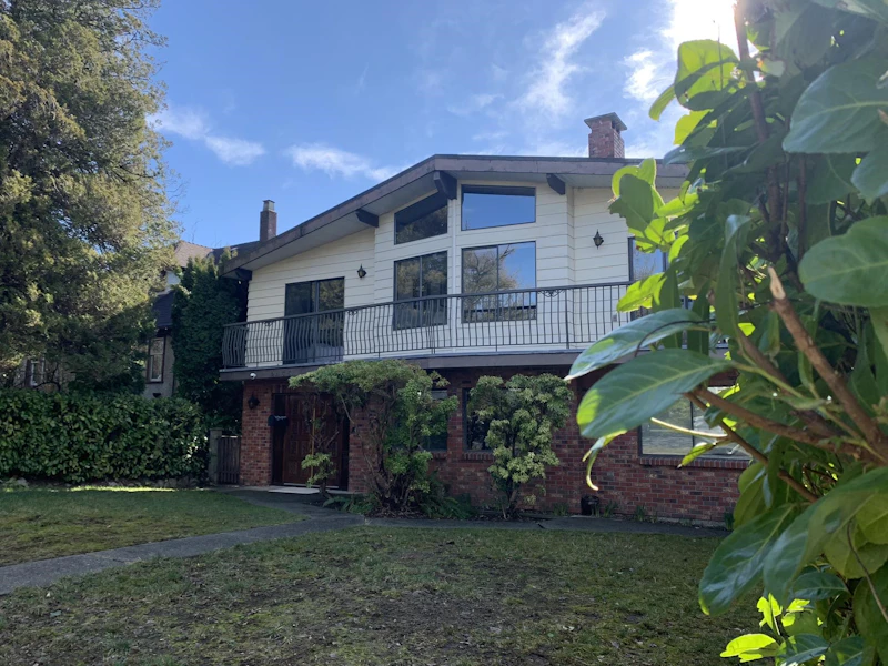 2456 W 15th Avenue, Vancouver BC V6K 2Z2