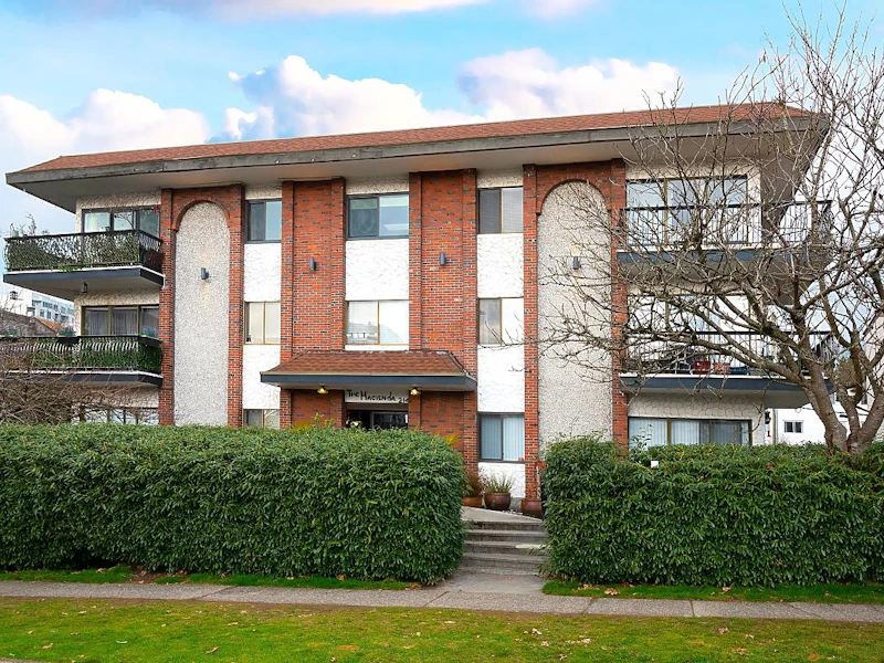 207 - 214 E 15th Street, North Vancouver BC V7L 2R3