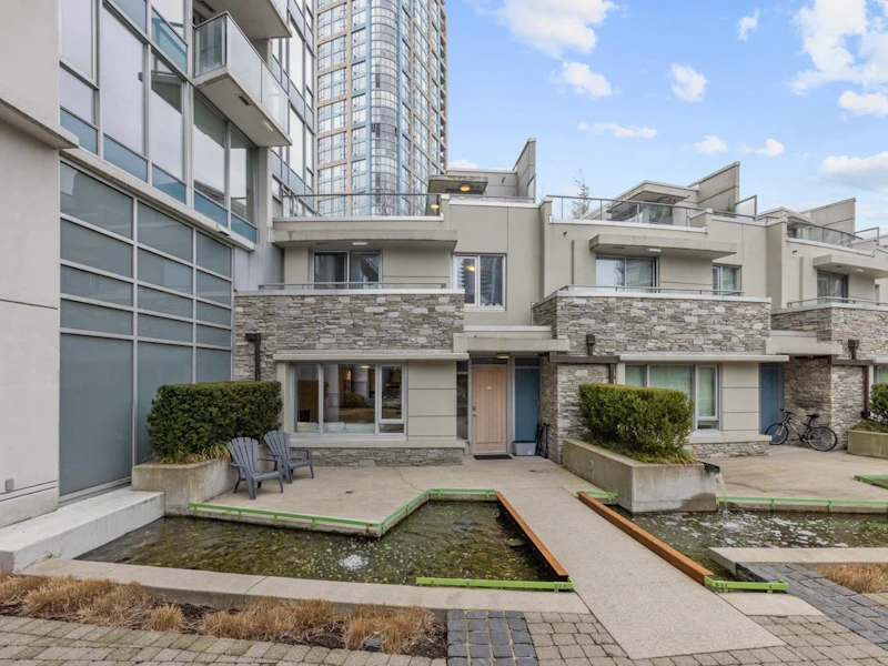 221 - 188 Keefer Place, Vancouver BC V6B 0J1