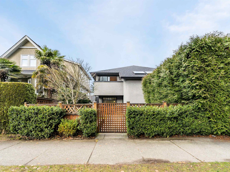 241 W 16th Avenue, Vancouver BC V5Y 1Y8