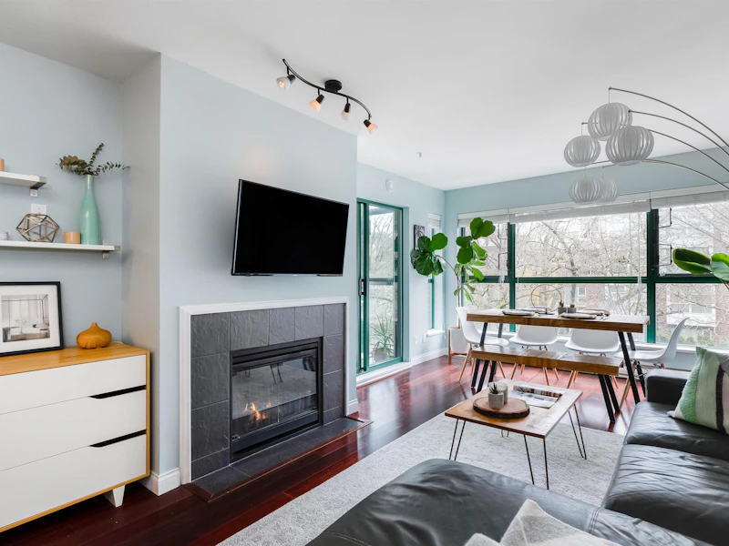 304 - 2130 W 12th Avenue, Vancouver BC V6K 2N2