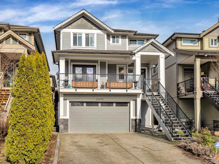 24209 103a Avenue, Maple Ridge, BC, V2W 0E4