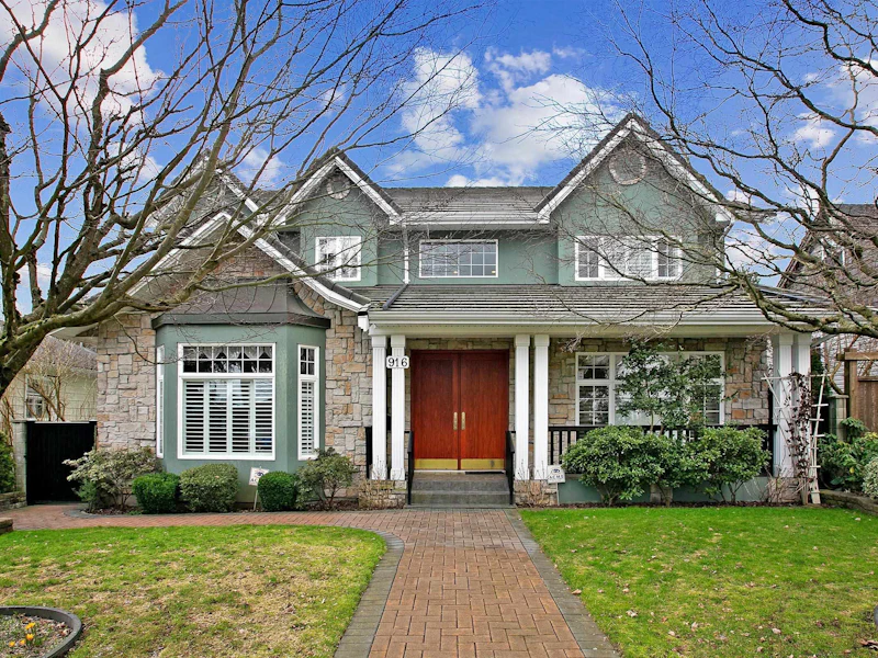 916 Chilliwack Street, New Westminster BC V3L 4V5