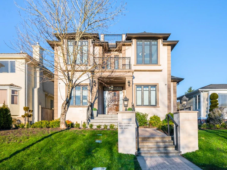 21 Peveril Avenue, Vancouver, BC, V5Y 2L2