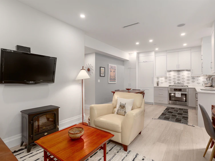 4-1150 Comox Street, Vancouver, BC, V6E 1K5