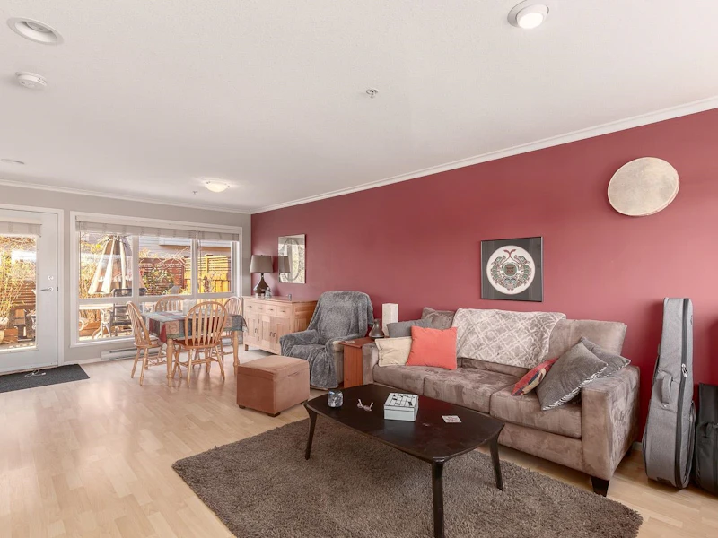 9 - 2389 Charles Street, Vancouver BC V5L 5G4