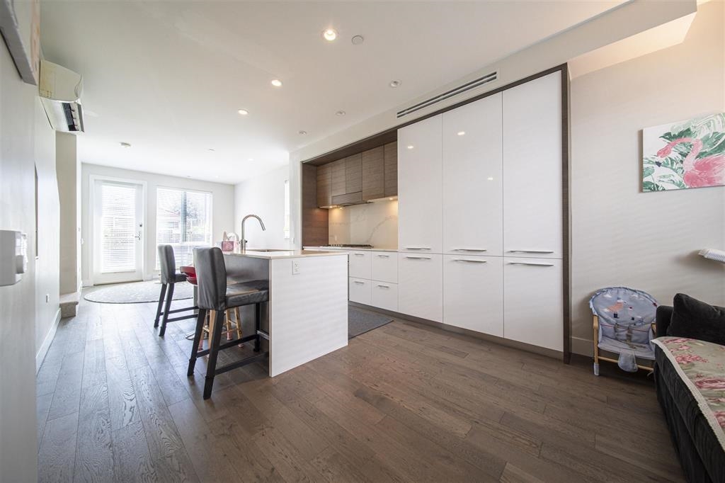 5-218 W 62nd Avenue, Vancouver, BC, V5X 0G9