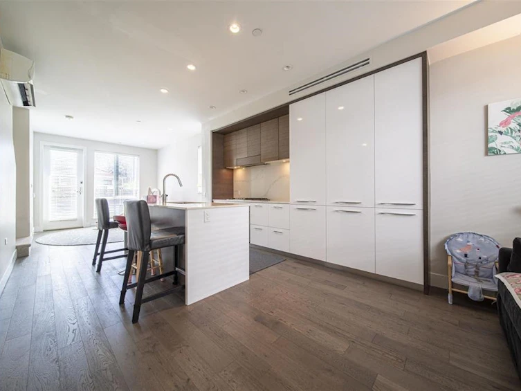 5-218 W 62nd Avenue, Vancouver, BC, V5X 0G9
