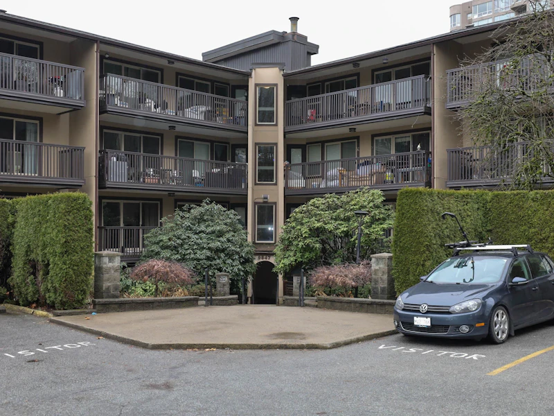 323 - 9847 Manchester Drive, Burnaby BC V3N 4P4
