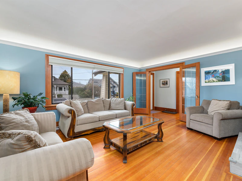 813 Tenth Street, New Westminster BC V3M 4A2