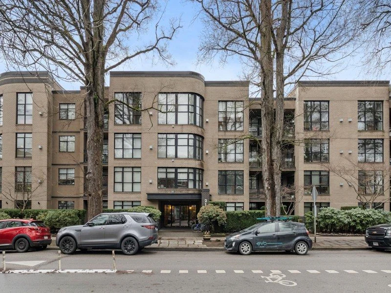 212 - 2181 W 10th Avenue, Vancouver BC V6K 2H7