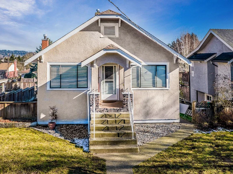 512 Fader Street, New Westminster BC V3L 3T5