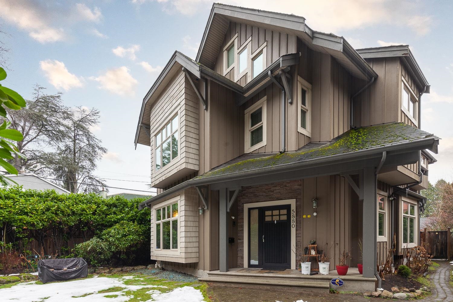 5880 Crown Street, Vancouver, BC, V6N 2B8