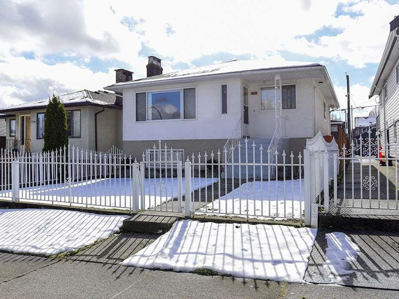 3040 Graveley Street, Vancouver BC V5K 3K4