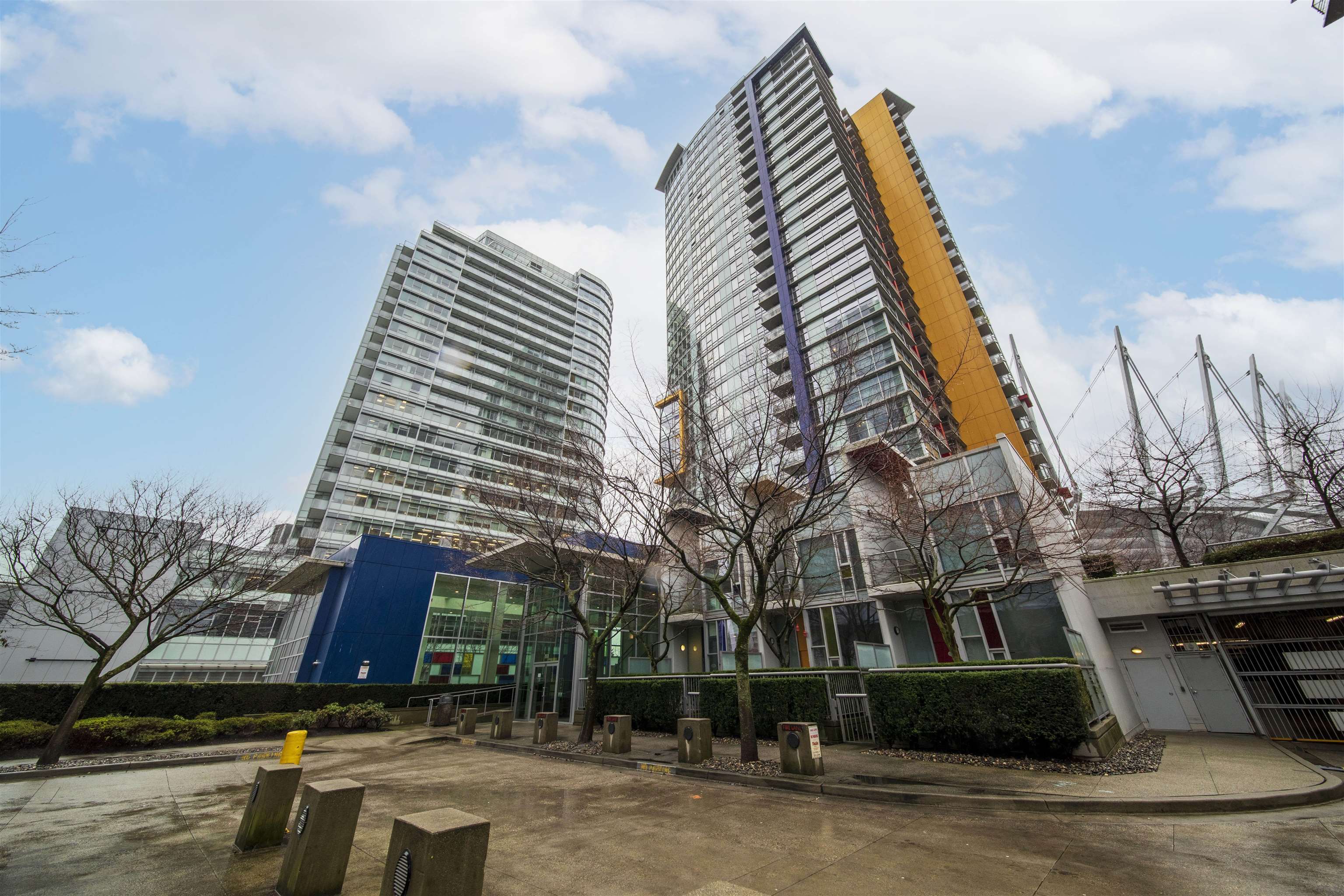 102 Regiment Square, Vancouver, BC, V6B 1W1