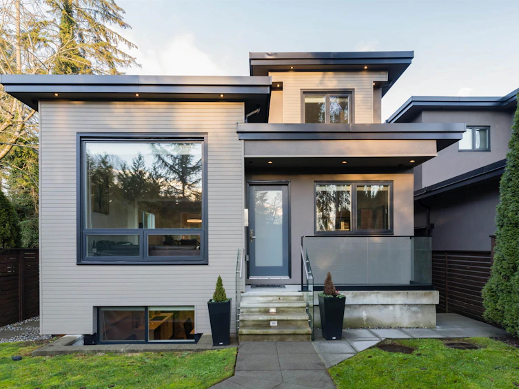 617 Riverside Drive, North Vancouver, BC, V7H 1V4
