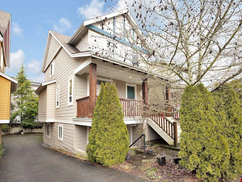 15395 Russell Avenue, Surrey BC V4B 2R2