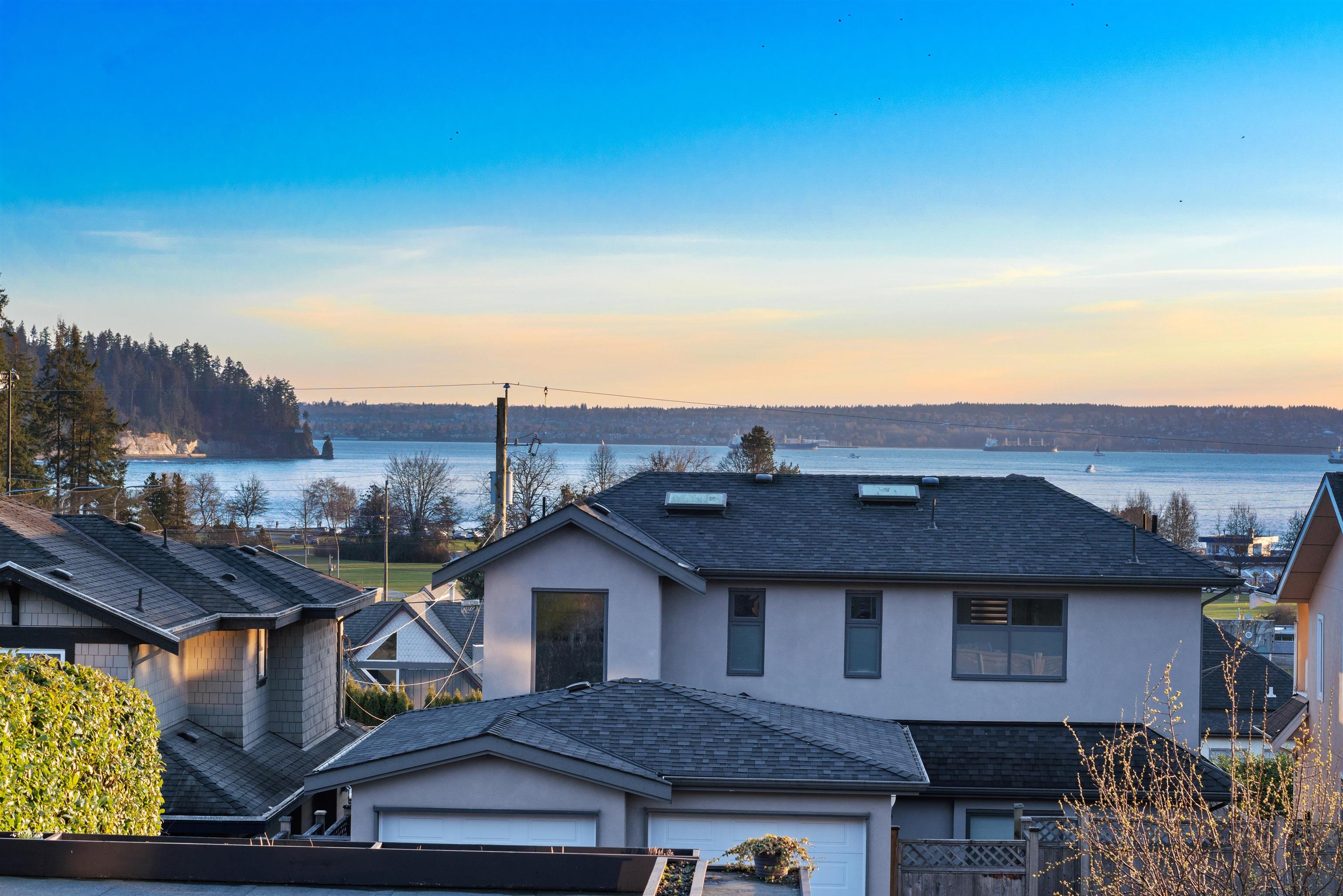 1136 Keith Road, West Vancouver, BC, V7T 1M8