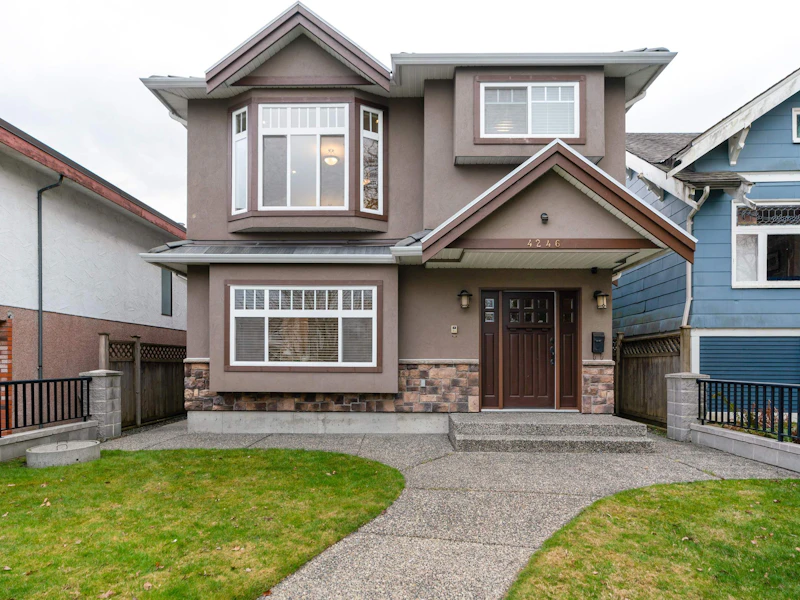 4246 Triumph Street, Burnaby BC V5C 1Z4